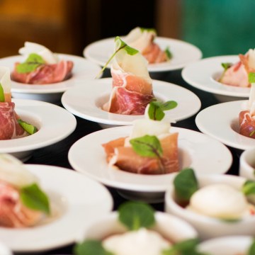How To Arrange Food For A Great Event