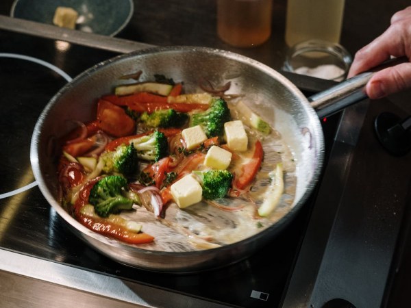 The Reason You Should Steer Clear Of Cooking Acidic Dishes In A Wok