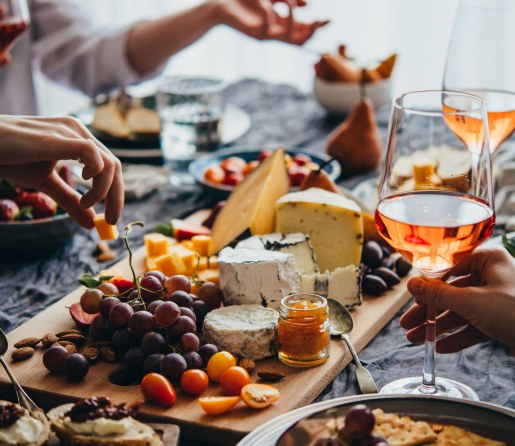 Wine And Cheese Pairing Guide To Elevate Your Holiday Celebrations 