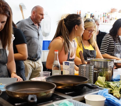 Why Cooking With A Group Is The New Entertaining Trend?
