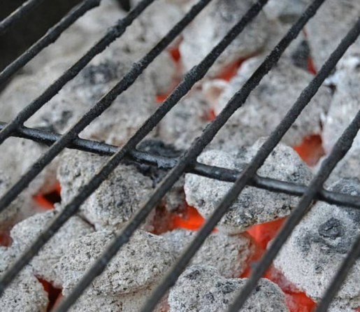 Gas vs Charcoal: Mastering the Art of BBQ Grilling