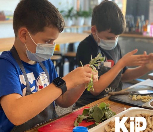 Kitchen Fun for Kids: Easy Recipes to Cook as a Family