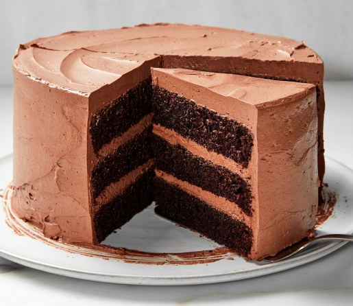 How to Make a Simple Chocolate Cake for Any Occasion