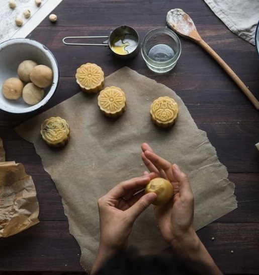 How to Host a Mid-Autumn Festival Party with DIY Mooncakes